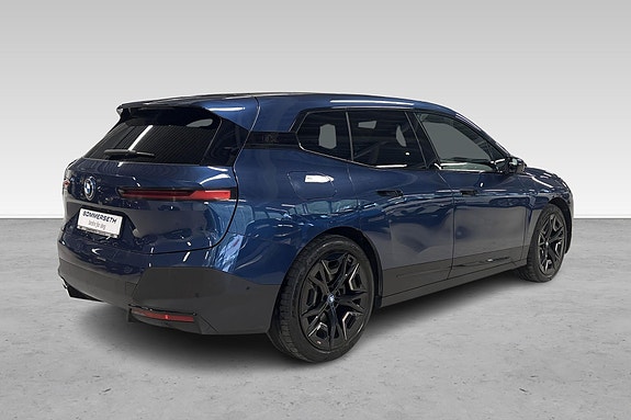 BMW iX 10 hos Sommerseth