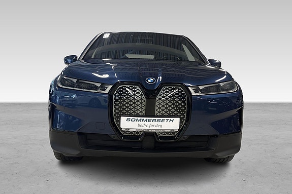 BMW iX 4 hos Sommerseth