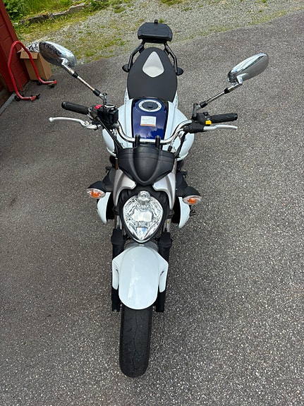 Suzuki SFV 650 Gladius 3 of 5