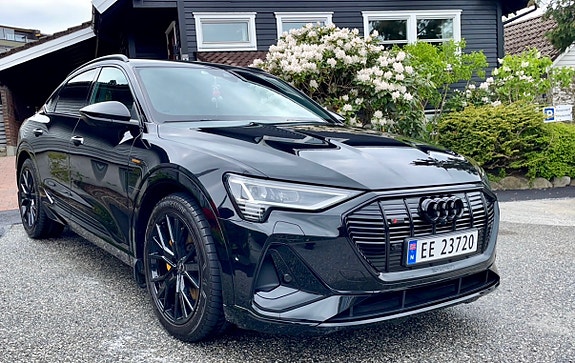 Audi e-tron Sportback 3 of 5