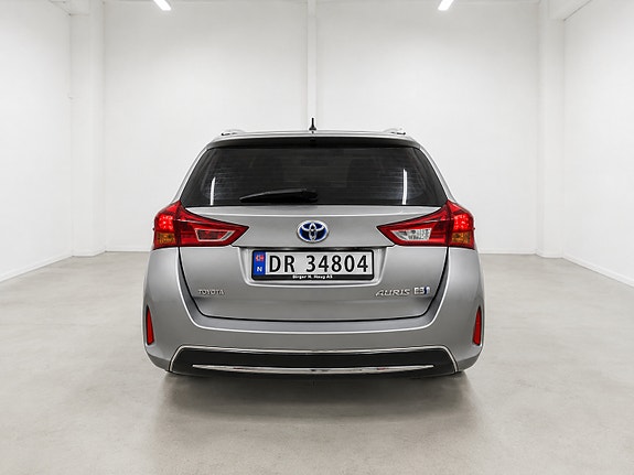 Toyota Auris 2 of 5