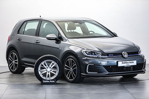 Volkswagen Golf 2 of 5