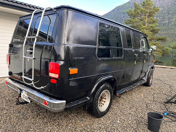 Chevrolet G30 3 of 5