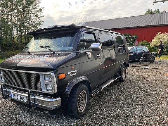 Chevrolet G30 2 of 5