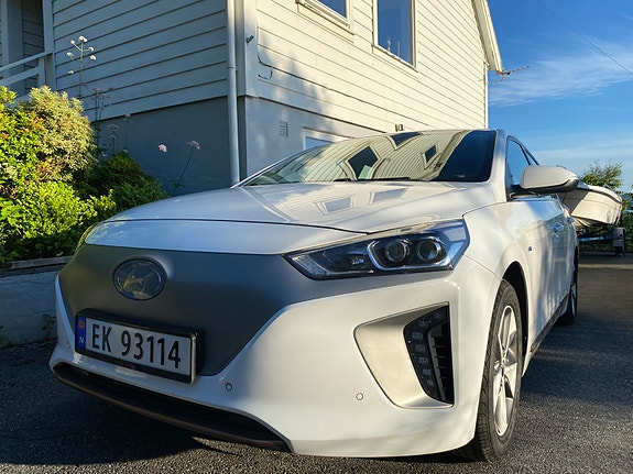 Hyundai IONIQ 2 of 5