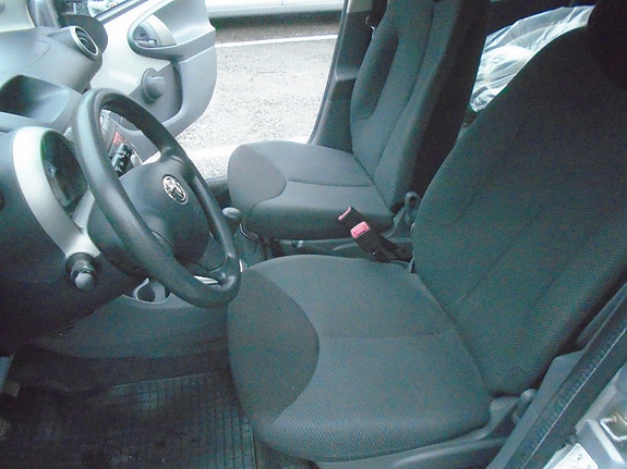 Toyota Aygo 24 of 24