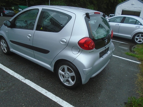 Toyota Aygo 6 of 24