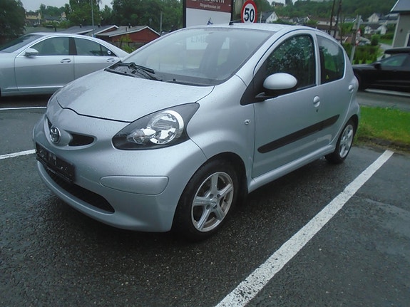 Toyota Aygo 4 of 5