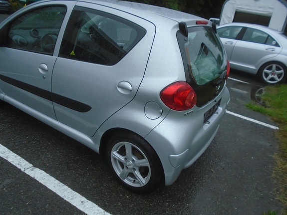 Toyota Aygo 12 of 24