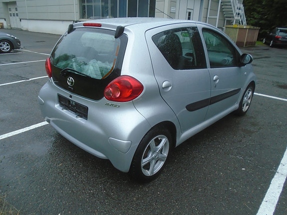 Toyota Aygo 8 of 24