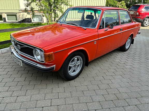 Volvo 140 2 of 5