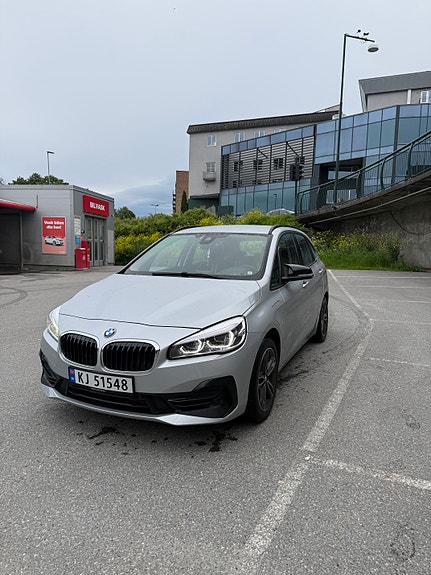 BMW 225xe 2 of 9