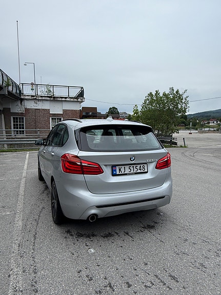 BMW 225xe 3 of 9