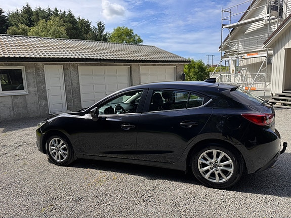 Mazda 3 4 of 5