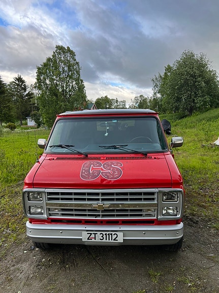 Chevrolet Van 3 of 5