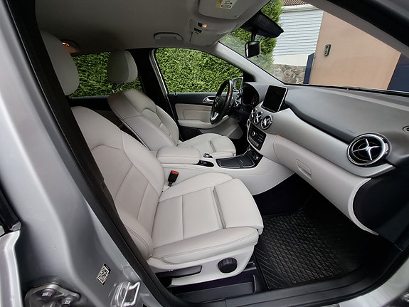 Mercedes-Benz B250 5 of 5