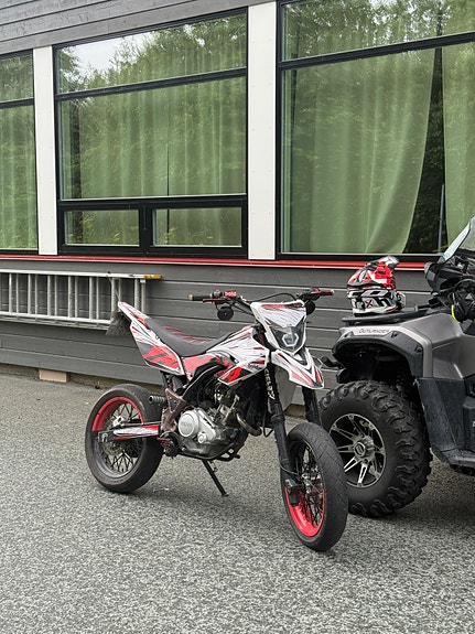 Yamaha WR 125 X 2 of 5
