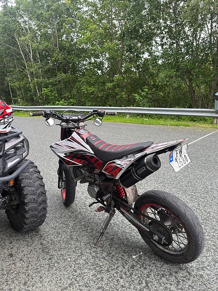 Yamaha WR 125 X 4 of 5