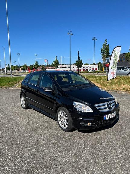 Mercedes-Benz B180 5 of 5