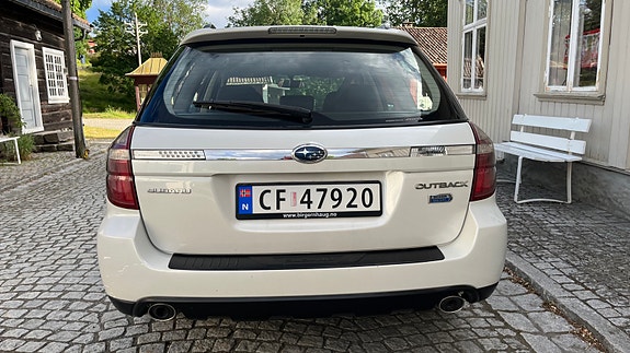 Subaru Legacy 4 of 18