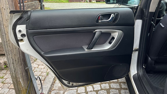 Subaru Legacy 11 of 18