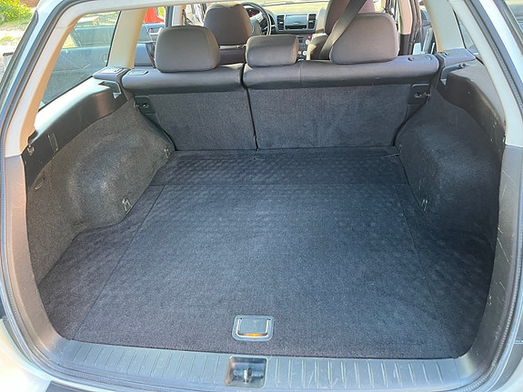 Subaru Legacy 5 of 18