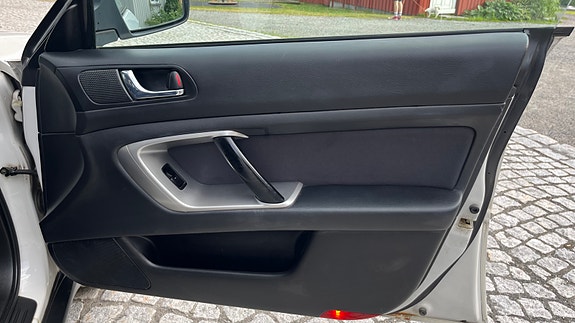 Subaru Legacy 13 of 18