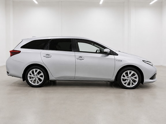 Toyota Auris 3 of 5
