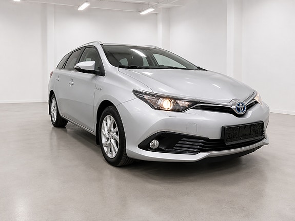 Toyota Auris 4 of 5