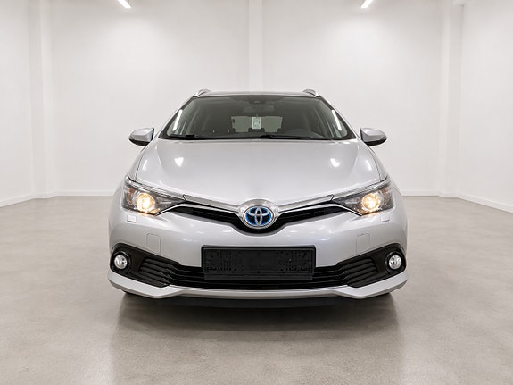 Toyota Auris 5 of 5