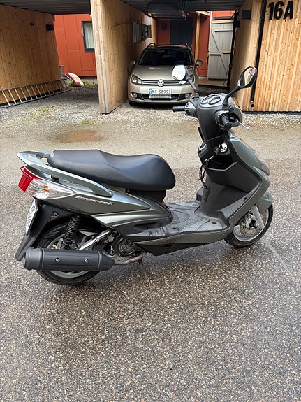 Yamaha Cygnus X 125 2 of 5