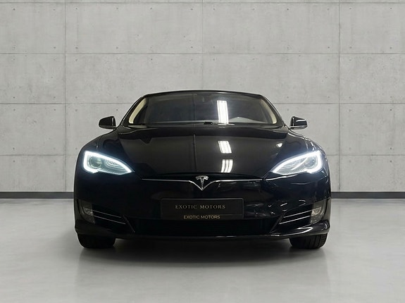 Tesla Model S 2 of 5