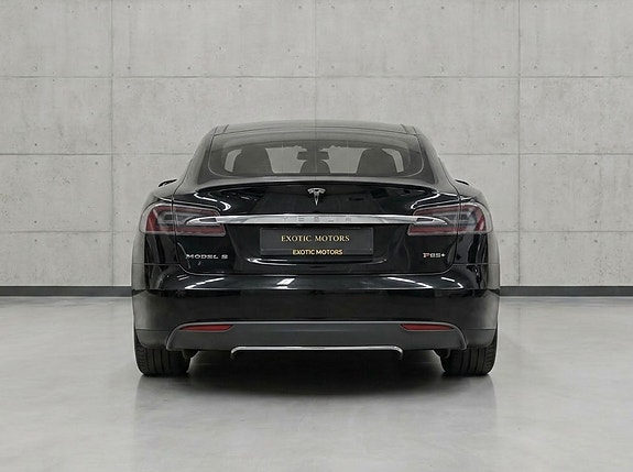 Tesla Model S 4 of 5
