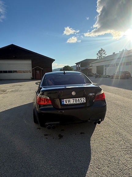 BMW M5 3 of 5