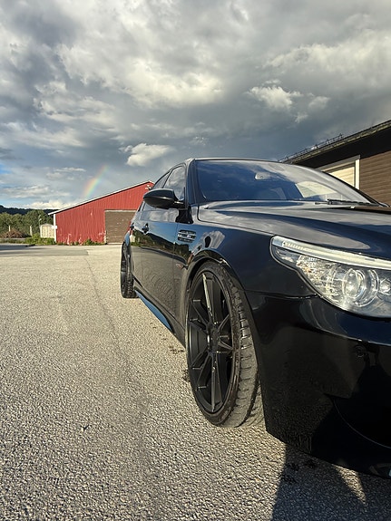 BMW M5 4 of 5