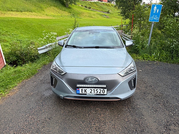 Hyundai IONIQ 2 of 11
