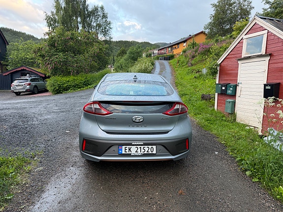 Hyundai IONIQ 3 of 11