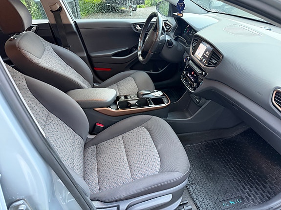 Hyundai IONIQ 4 of 11