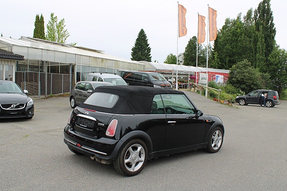 MINI Cooper 4 of 5