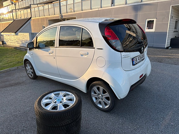 Peugeot iOn 5 of 5