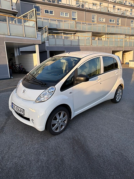Peugeot iOn 3 of 5