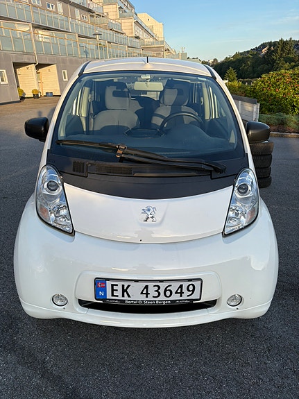 Peugeot iOn 2 of 5
