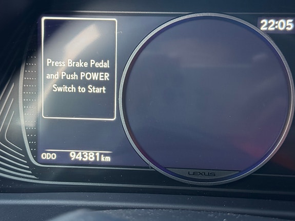 Lexus UX250h 3 of 5