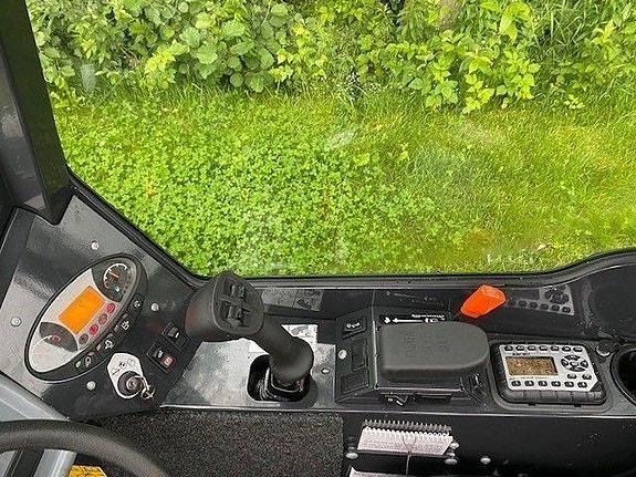 Bobcat L28 9 of 10