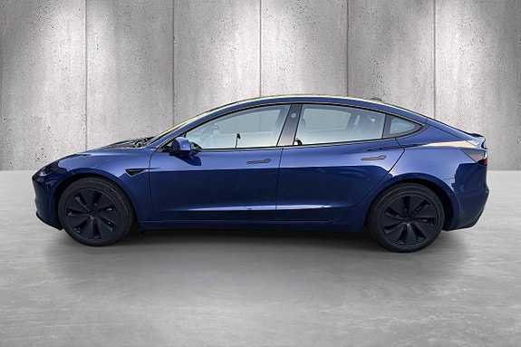 Tesla Model 3 4 of 5