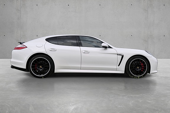 Porsche Panamera 2 of 5