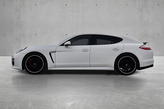 Porsche Panamera 4 of 5