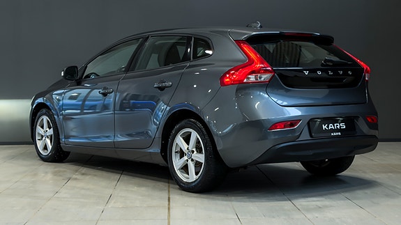 Volvo V40 3 of 5