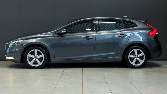 Volvo V40 2 of 5