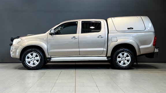 Toyota HiLux 2 of 5